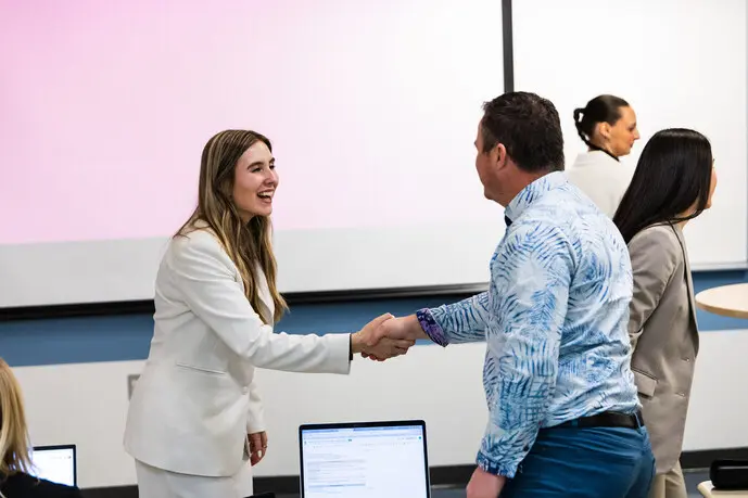 Présentation de résolution de cas marketing d'universités Canadiennes